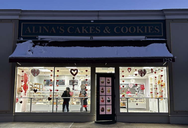 Alina’s Cakes & Cookies is now open in Westport in addition to Fairfield in the Post Road plaza with Greens Farms Spirit Shop and Fortuna’s. 